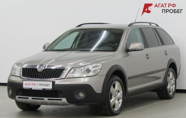 ŠKODA Octavia Combi 2010 года с пробегом 220 274 км, фото 1